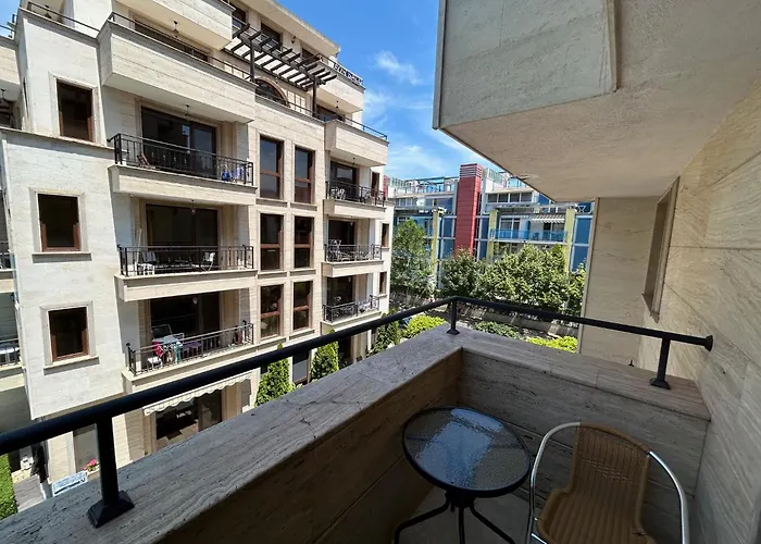 Amara Sunny Σάνι Μπιτς